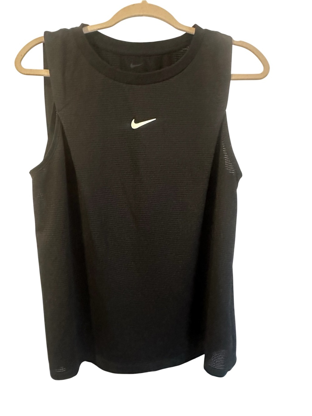 Nike women’s workout black muscle tank xl